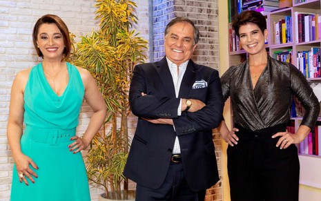 Sorridentes, os apresentadores Catia Fonseca, Ronnie Von e Mariana Godoy aparecem no Melhor Agora
