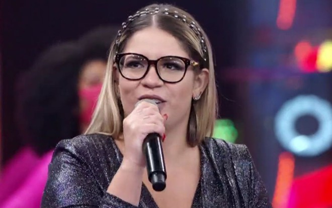 Marília Mendonça no cenário do Domingão do Faustão neste domingo (7)