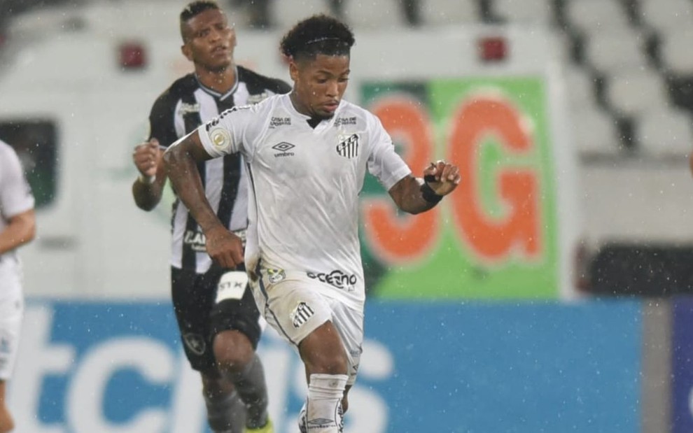 Imagem de Marinho durante jogo do Santos contra o Botafogo no Campeonato Brasileiro 2020