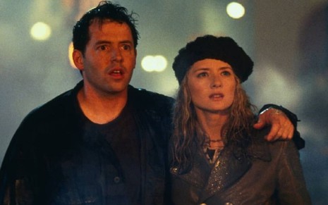 Matthew Broderick e Maria Pitillo em cena de Godzilla