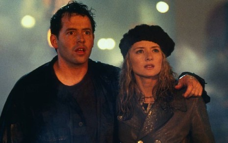 Os atores Matthew Broderick e Maria Pitillo na versão de 1998 do filme Godzilla