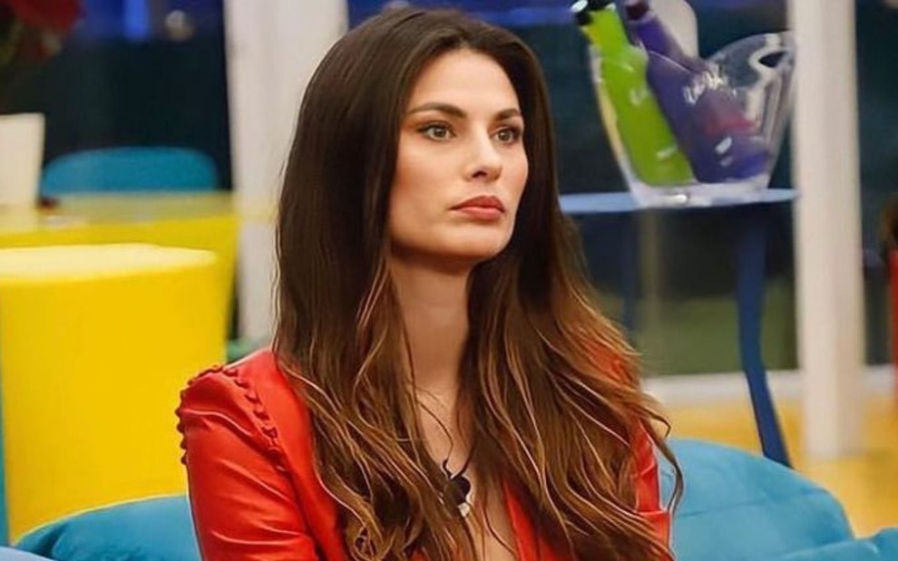 A modelo catarinense e participante do Grande Fratello VIP, o Big Brother da Itália, na sala do reality exibido pela emissora Mediaset Extra