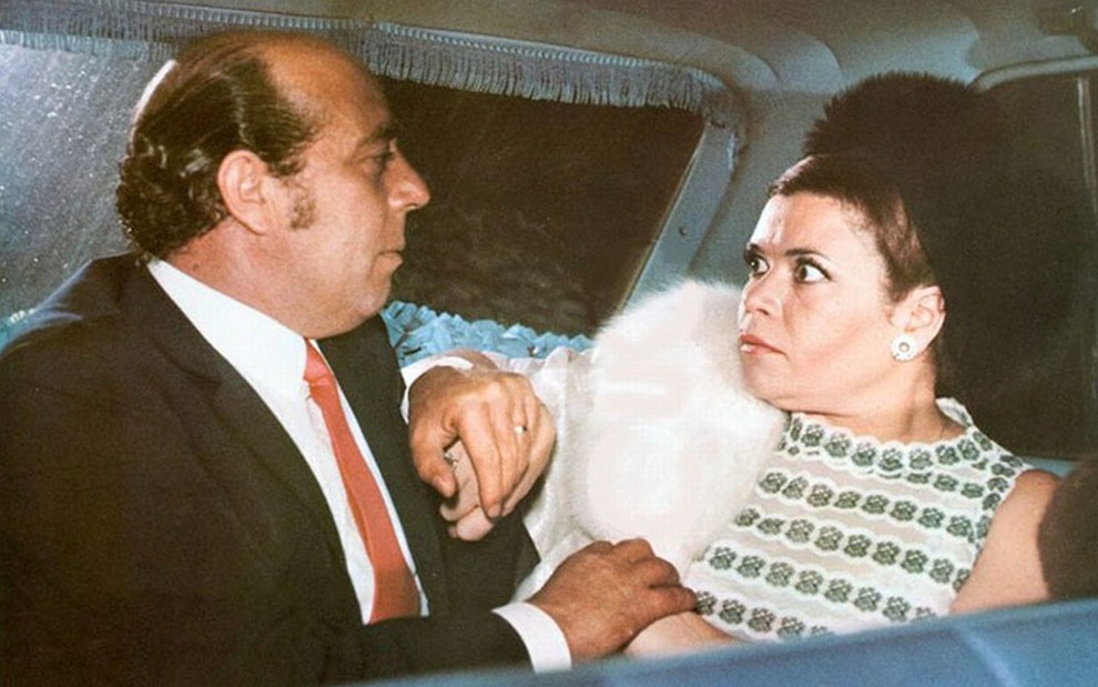 Os atores Otelo Zeloni e Consuelo Leandro em cena do filme A Arte de Amar... Bem, de 1970