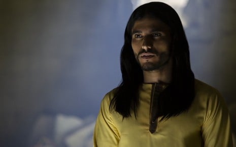 Mehdi Dehbi encarna um homem que diz ser a segunda vinda de Jesus em Messiah, nova série da Netflix