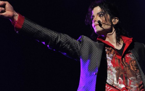 Imagem de Michael Jackson se apresentando em show