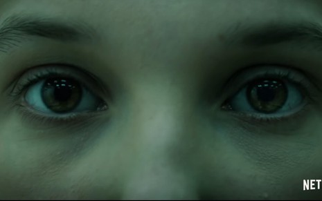 Olhos de Eleven (Millie Bobby Brown) aparecem assustados em teaser de Stranger Things