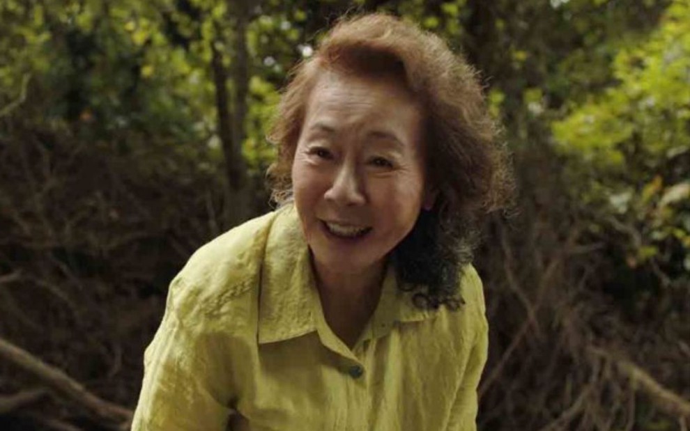 Yuh-Jung Youn ri em cena de Minari: Em Busca da Felicidade