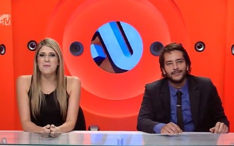 Dani Calabresa e Bento Ribeiro na bancada do programa extinto Furo MTV, em 2012