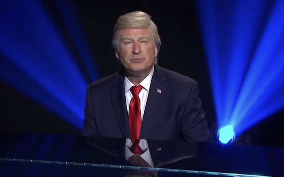 Alec Baldwin vestido como Donald Trump no Saturday Night Live