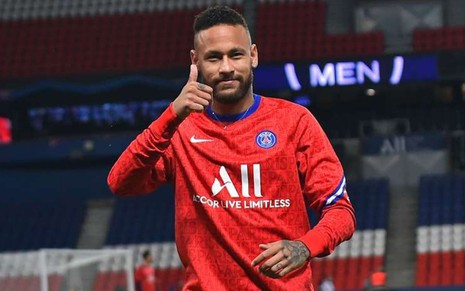 Neymar com a camisa do PSG, antes de duelo pelo Campeonato Francês