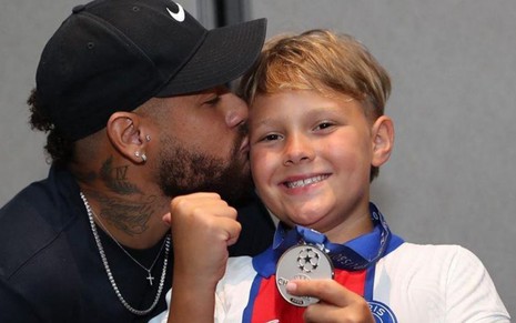 Neymar com o filho, Davi Lucca, em foto publicada no Instagram do jogador
