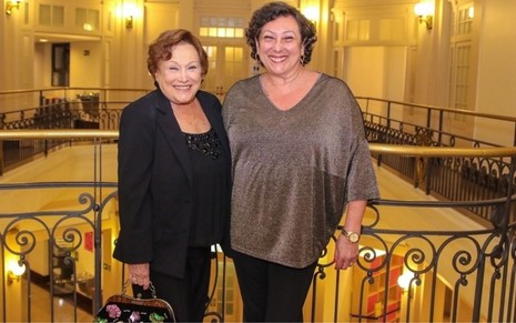 Nicette Bruno (1933-2020) e Bárbara Bruno, ambas sorrindo, no Centro Cultural Banco do Brasil, em São Paulo, em agosto de 2019