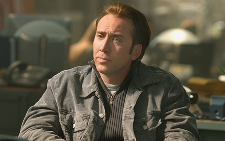 Nicolas Cage com expressão séria em cena do filme A Lenda do Tesouro Perdido (2004)