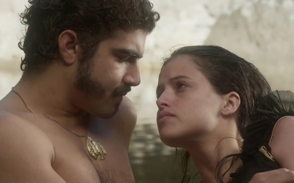 Dom Pedro (Caio Castro) e Domitila (Agatha Moreira) se olham apaixonados em cena de Novo Mundo