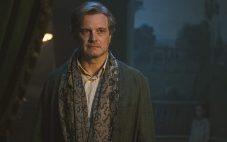 Colin Firth em cena do filme O Jardim Secreto (2020)
