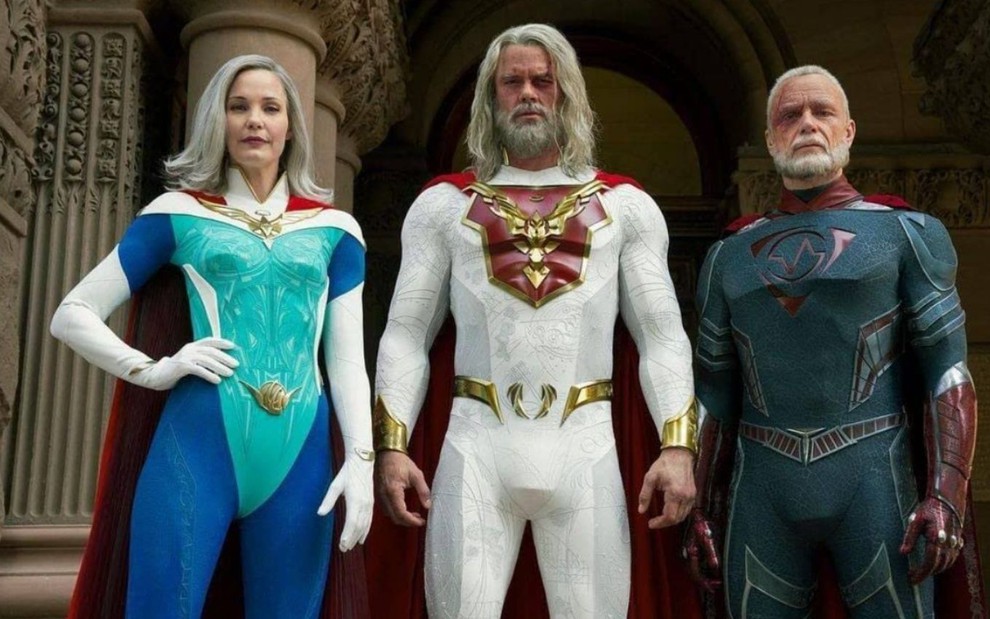 Leslie Bibb, Josh Duhamel e Ben Daniels com o uniforme de seus personagens na série O Legado de Júpiter