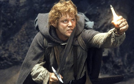 Sean Astin empunha a espada em cena do filme O Senhor dos Anéis: O Retorno do Rei