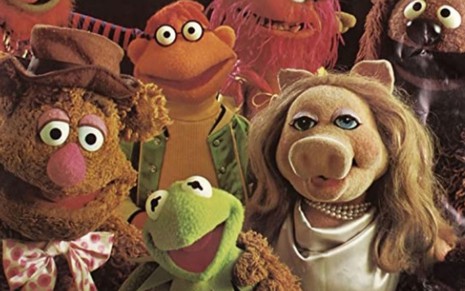 Fozzie, Caco, Miss Piggy e Rowlf, personagens de Os Muppets, em cartaz de divulgação do programa na década de 70