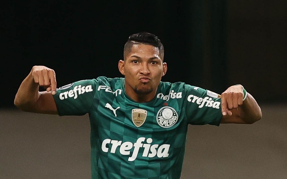 O jogador Rony comemora gol pelo Palmeiras em jogo da Libertadores