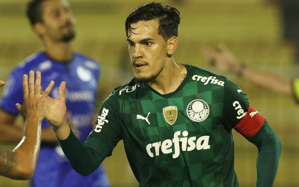 O jogador Gustavo Gómez, do Palmeiras, comemora seu gol de empate contra o São Bento