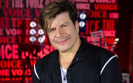 Paulo Ricardo no palco do The Voice Brasil, em 2019