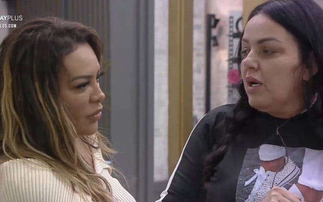 Imagem de Márcia Fellipe e Bibi Paolillo conversando no Power Couple Brasil 5