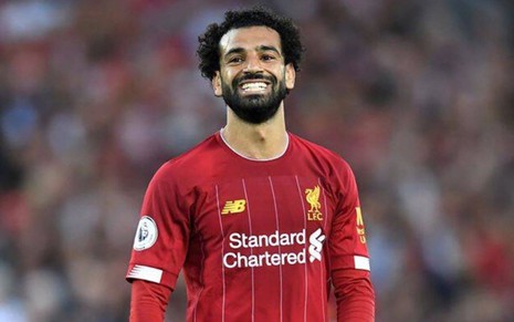 O atacante Mohamed Salah abre um sorriso durante uma parte do Liverpool no Campeonato Inglês