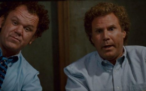 John C. Reilly com Will Ferrell ao lado em cena do filme Quase Irmãos