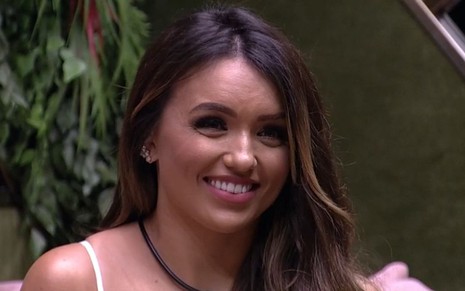 A influenciadora digital Rafa Kalimann sorri durante a final do BBB20, da Globo