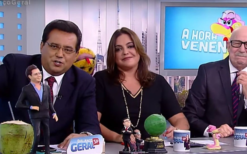 Geraldo Luís, Fabíola Reipert e Renato Lombardi na bancada do quadro A Hora da Venenosa