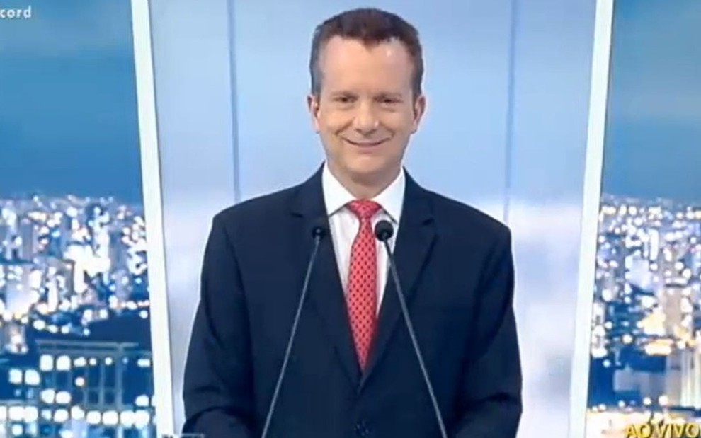 Celso Russomanno sorrindo no debate 2016 da Record