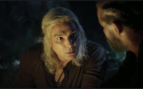 O ator Igor Rickli está caracterizado como Heylel, um dos disfarces de Lúcifer, em cena de Gênesis, da Record