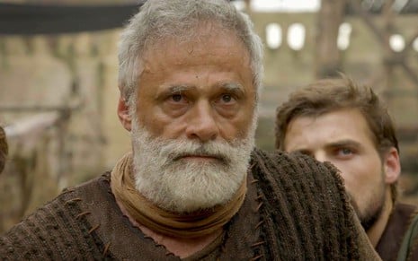 Oscar Magrini caracterizado como Noé nos primeiros capítulos de Gênesis, da Record