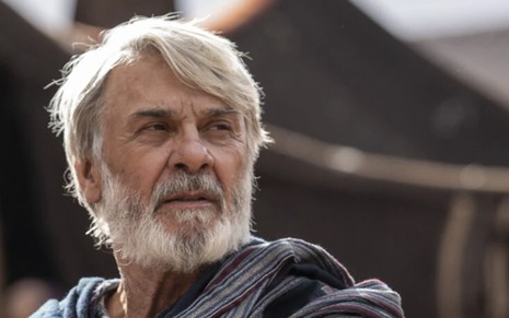 O ator Zécarlos Machado caracterizado como Abrão em cena da novela Gênesis
