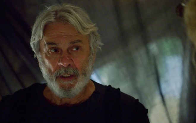 O ator Zécarlos Machado caracterizado como Abrão em cena de Gênesis, novela da Record