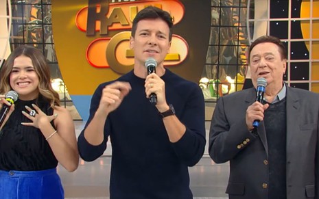 Maisa Silva, Rodrigo Faro e Raul no palco do programa Hora do Faro, da Record