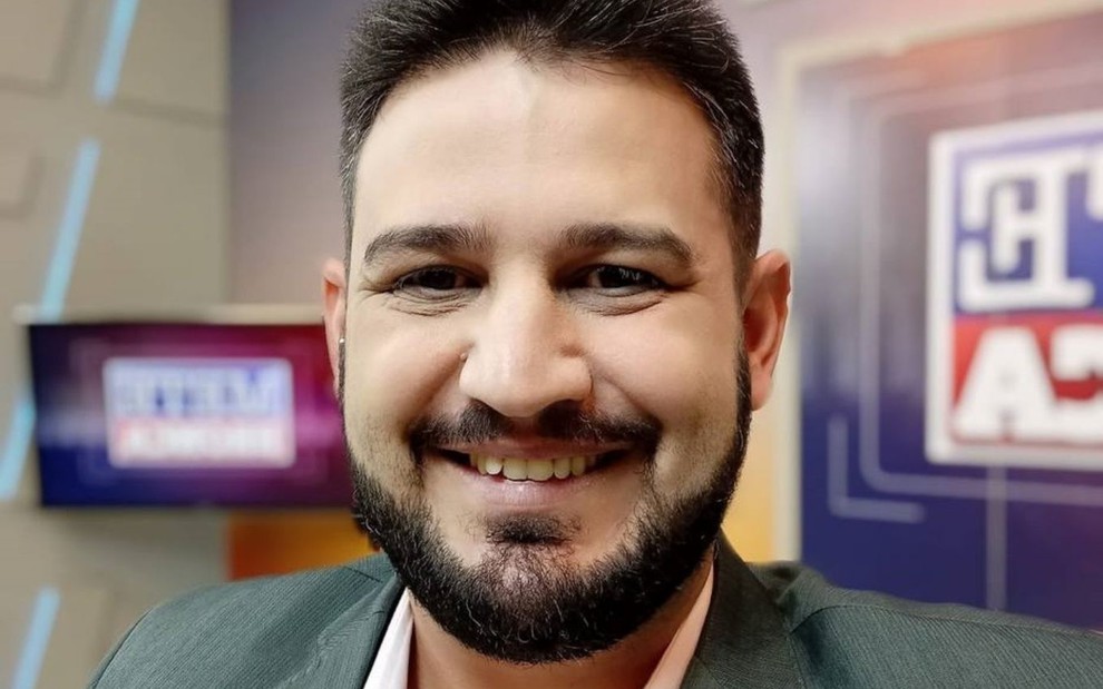 O jornalista e apresentador Romano dos Anjos no jornal Mete Bronca, da TV Imperial, afiliada da Record Boa Vista, no estado de Roraima