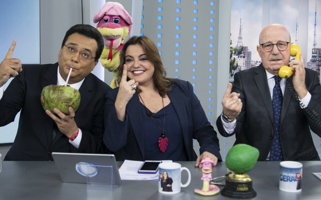 Geraldo Luís, a cobra Judite, Fabíola Reipert e Renato Lombardi no quadro A Hora da Venenosa