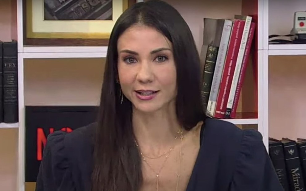 A jornalista e comentarista política Amanda Klein no Opinião no Ar, da RedeTV!