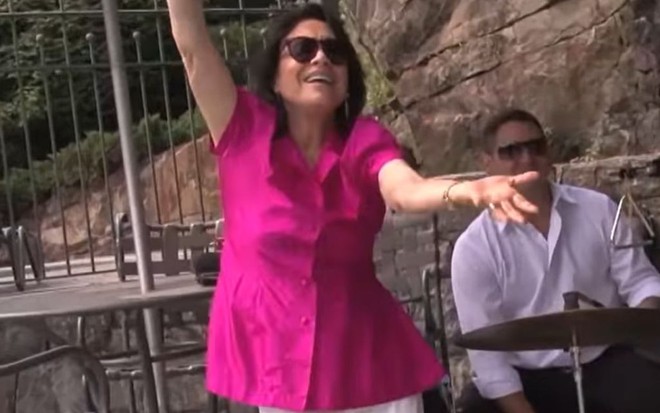 Regina Duarte em vídeo da revista Caras que viralizou em 2012 
