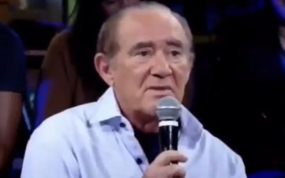 O humorista Renato Aragão sozinho em entrevista para o Na Moral, comandado por Pedro Bial na Globo, em 2013