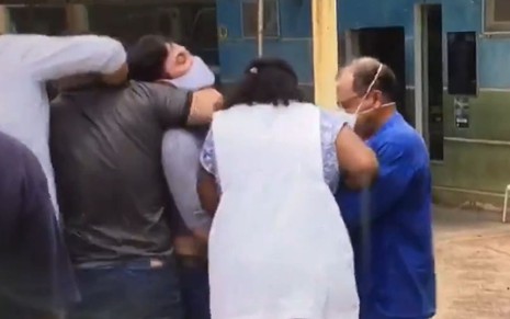O repórter Arcênio Corrêa foi enforcado enquanto fazia uma reportagem na cidade de Prata