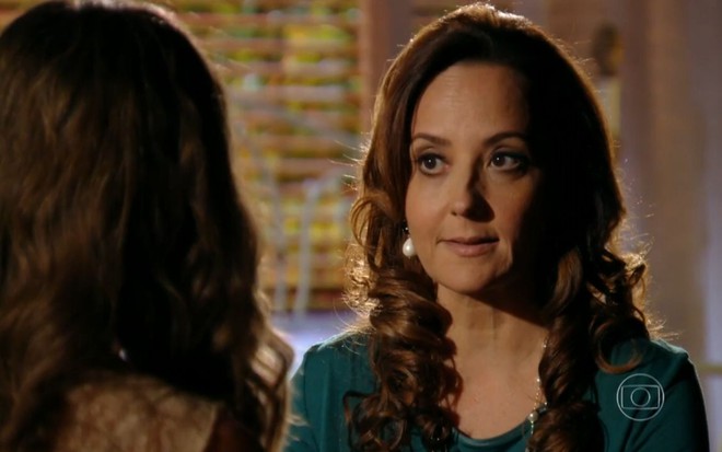 Guiomar (Claudia Netto) em cena de Flor do Caribe