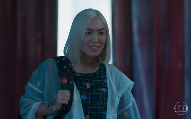 Tina (Ana Hikari) aparece loira em cena de Malhação - Viva a Diferença, reprise da TV Globo