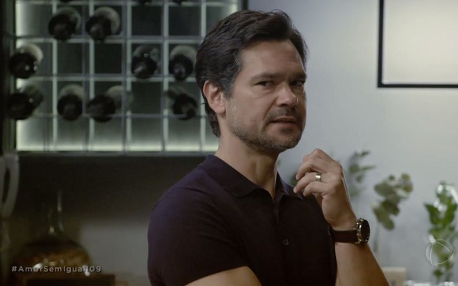Leandro (Gabriel Gracindo) em cena de Amor Sem Igual