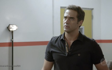 Miguel (Rafael Sardão) em cena de Amor Sem Igual