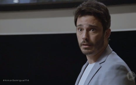 Tobias (Thiago Rodrigues) em cena de Amor Sem Igual