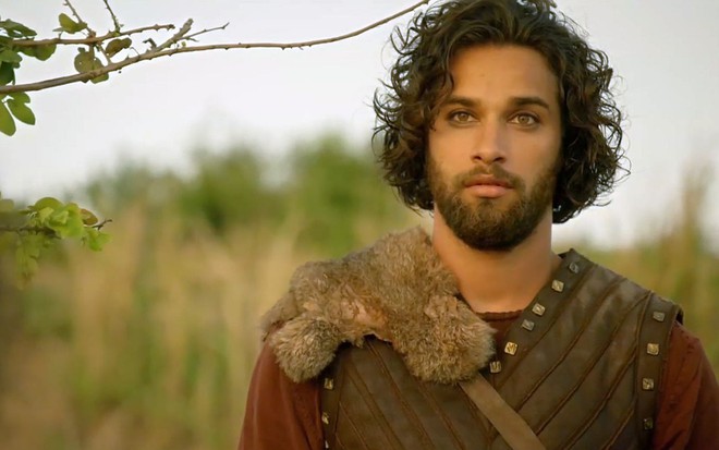 Ninrode (Pablo Morais) em cena externa da novela Gênesis, da Record