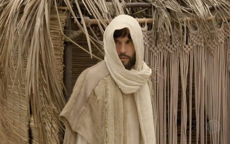Jesus (Dudu Azevedo) disfarçado em cena de Jesus, da Record