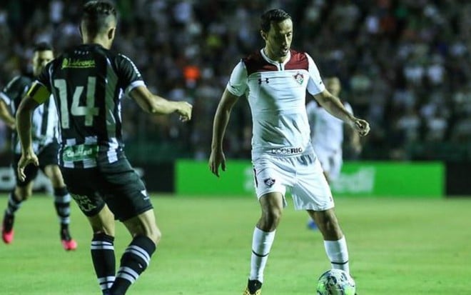 Imagem mostra o meia Nenê, do Fluminense, em duelo contra o Figueirense pela Copa do Brasil